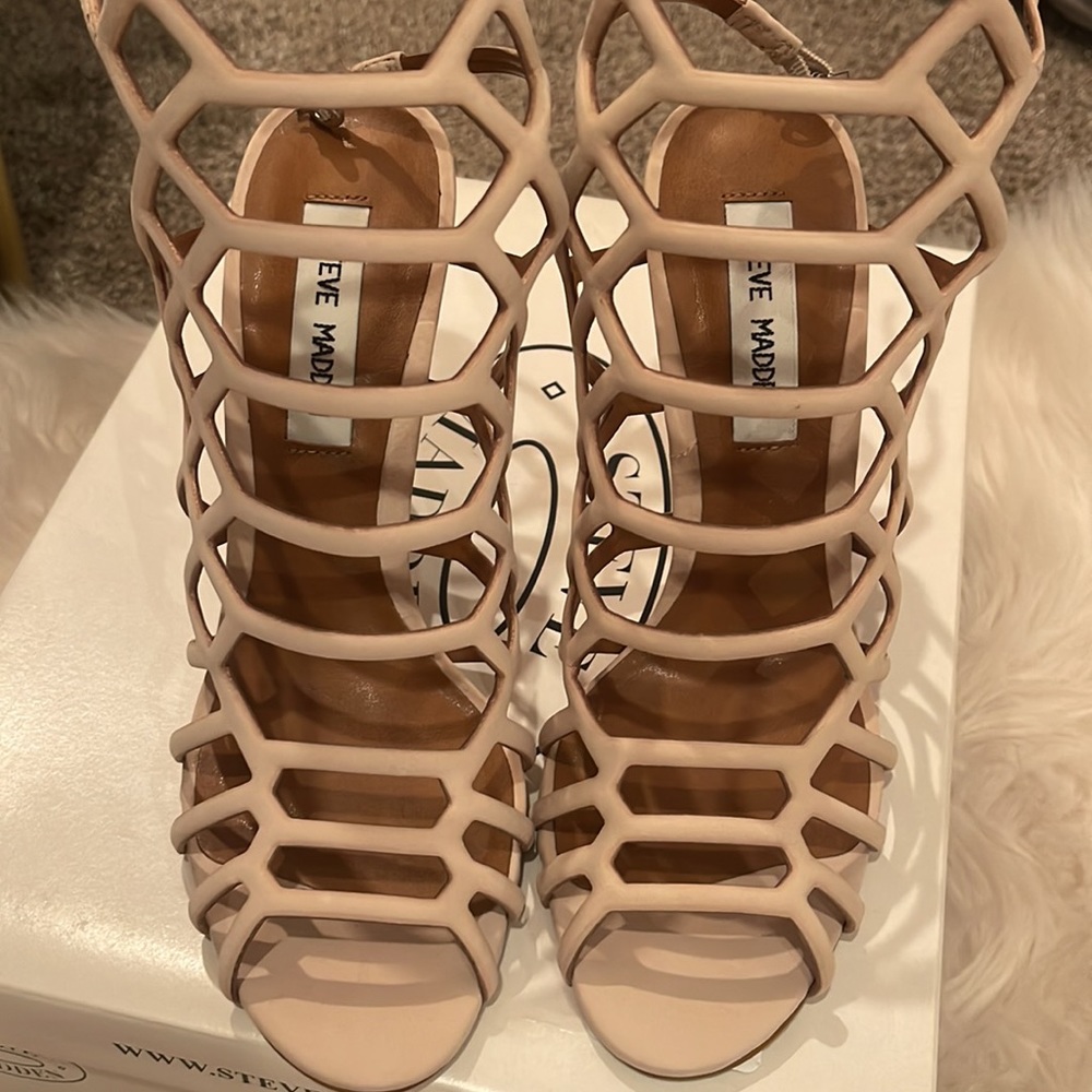 Steve Madden Nude nubuck heels 7.5
